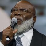 Megachurch founder T.D. Jakes suffers health incident during sermon at Dallas church