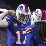 Josh Allen’s big TD run lifts the Bills, hands Chiefs their 1st loss of the season