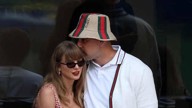  Taylor Swift and Travis Kelce’s romance hits you...