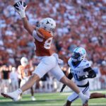 Helm’s 2 TD catches power No. 3 Texas over Kentucky 31-14