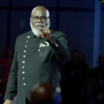 Bishop T.D. Jakes recovering after “health incident” caught on video during Sunday sermon