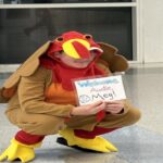 Teen turkey greeter surprises family members at Dallas airports