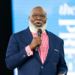 Bishop T.D. Jakes experiences ‘health incident’ during Sunday service