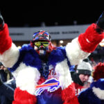 Patriots gift Bills touchdown with botched lateral...