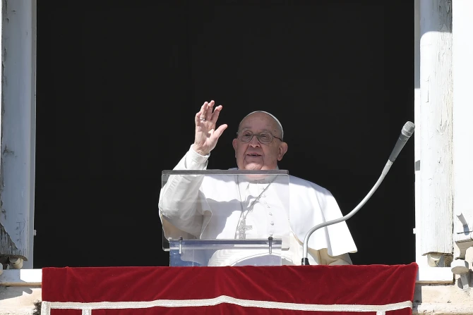  Pope Francis: Family Dialogue Defeats Digital Dist...