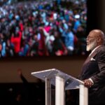 T.D. Jakes delivers sermon at Potter’s House for first time since health incident