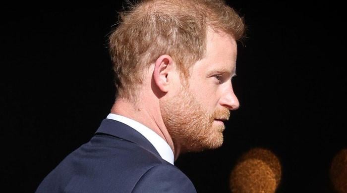  Prince Harry’s feud with Royal family: Exper...