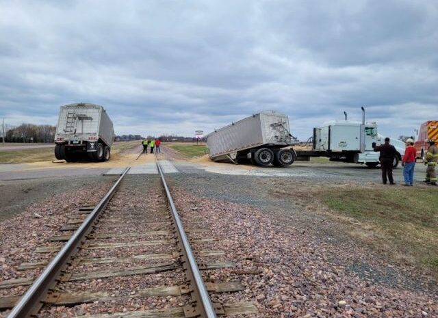  WATCH: Semi-trailer attempting to turn into busine...