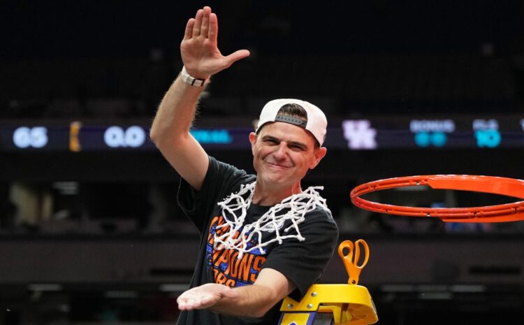  Florida’s Todd Golden trails college basketb...
