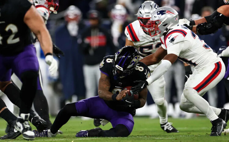 Lamar Jackson leaves Ravens loss to Patriots early with back injury
