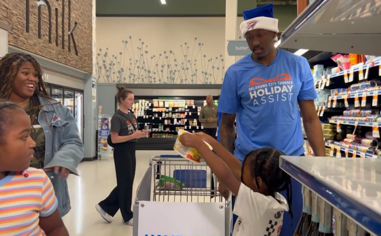 Oklahoma City Thunder’s Jalen Williams helps local family with holiday shopping